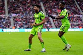 Raúl Jiménez celebra uno de sus dos goles en la victoria 3-1 del Fulham sobre Sunderland en la Premier League 2025-2026.