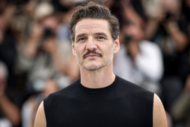 El actor de moda, el chileno Pedro Pascal, desempolva el drama gay ‘De Noche’.