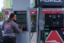 Los precios de la gasolina en Estados Unidos bajaron 2.37% durante el 2023, no ocurrió lo mismo en México