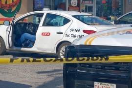 Un taxista de 68 años fue encontrado sin vida dentro de su unidad en la entrada de la colonia 24 de Agosto, en Piedras Negras, Coahuila.