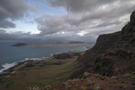 Para que llueva o para que nieve se necesitan nubes y si no las hay, hay que ‘sembrar’ o modificar las existentes. La técnica, conocida como siembra o bombardeo de nubes, es costosa y aún no probada.