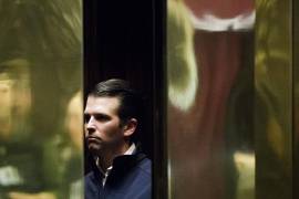 En privado Trump está enojado por la información de su hijo y Rusia