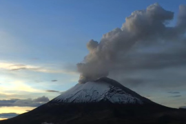 El Servicio Meteorológico Nacional (SMN) ha emitido un aviso especial debido a la actividad del Volcán Popocatépetl, que incluye advertencias sobre posibles emisiones de ceniza volcánica.