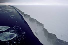 Alertan de un iceberg gigante en la Antártida a punto de desprenderse
