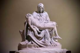 Aspectos de la presentación de las esculturas del David y La Piedad, réplicas certificadas y autorizadas por el gobierno de Italia y los museos que las exhiben.