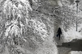 Mueren 2 hombres congelados en Serbia debido a frente frío