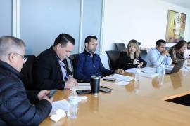 Integrantes de la Comisión de Gobernación durante la aprobación del inicio de entrega-recepción.