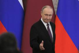MOSCOW (Russian Federation), 17/04/2025.- Russian President Vladimir Putin enters a hall for a signing documents ceremony during a meeting with Qatar's Emir Sheikh Tamim bin Hamad al-Thani at the Kremlin in Moscow, Russia, 17 April 2025. Sheikh Tamim bin Hamad al-Thani is on his one day official visit to Moscow. (Rusia, Moscú, Catar) EFE/EPA/MAXIM SHIPENKOV