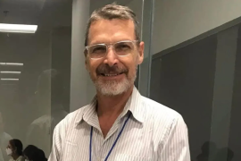 La Fiscalía General del Estado (FGE) de Nayarit informó que el activista, periodista y ambientalista Erik Saracho Aguilar fue víctima de un ataque con arma de fuego este miércoles.