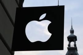 Apple cobra a sus competidores una comisión del 30% sobre los planes de suscripción que ofrecen a los usuarios de iPhone y iPad que descargan sus aplicaciones en la App