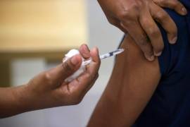 Autoridades sanitarias, recomiendan no aplicarse refuerzos de vacunas de diferentes laboratorios.