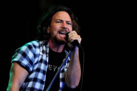 Vocalista de Pearl Jam detiene concierto por defender a mujer