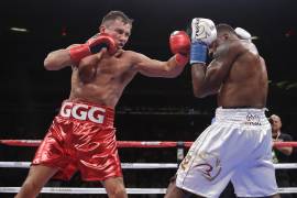 Golovkin regresa al ring y masacra a Steve Rolls