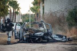 Imagen de la explosión de una camioneta en Culiacán, Sinaloa. Al igual que otros grupos armados de todo el mundo, los cárteles combinan armas antiguas y nuevas con efectos letales.