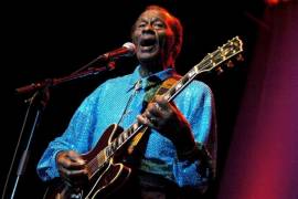 Chuck Berry lanza su primer álbum de estudio en más de 35 años