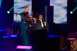 ¡Uff!, suspenden juicio sobre supuesta paternidad de Julio Iglesias