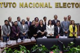 Aunque solamente 45 funcionarios -excluyendo a los tres consejeros que terminaron su encargo hace unos días- actualmente ganan más que la Mandataria, la medida podría impactar a 277 subdirectores y homólogos. FOTO: Cuartoscuro