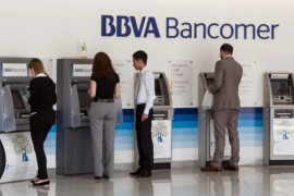 Para retirar efectivo en los cajeros automáticos de BBVA y Santander será necesario descargar una aplicación y realizar un proceso previo