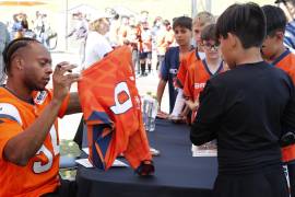 Brandon Marshall, exjugador de los Broncos y campeón del Super Bowl 50, fue el invitado principal en la premiación del torneo nacional de Flag Football U-12.