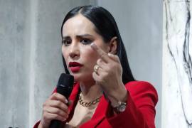 En un video, Sandra Cuevas afirmó que es vigilada en su domicilio y galería y solicitó protección a autoridades federales.