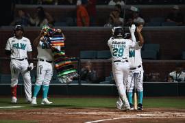 Saraperos de Saltillo venció 3-2 al Caliente de Durango en el Estadio Francisco I. Madero y abrió la serie con triunfo ante su afición.