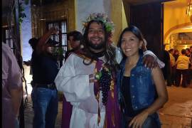 Durante la celebración se ofrecieron gratuitamente 10 mil litros de vino producido en los viñedos de la familia.El espectácu