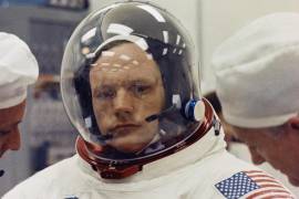 Esta foto de archivo de 1969 muestra al astronauta Neil Armstrong en un traje espacial.