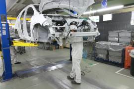 Un trabajador en la planta de Honda de Celaya, Guanajuato.