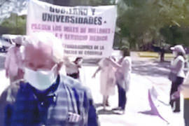 Se manifiestan jubilados en Rectoría de la Universidad Agraria Antonio Narro de Saltillo