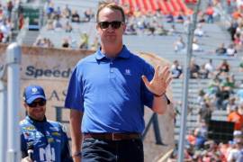 Peyton Manning regresa a la acción...como piloto de Nascar