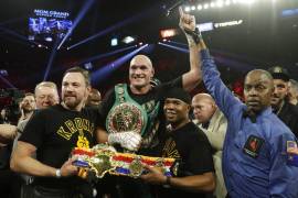 Tyson Fury cumple y se proclama monarca de peso completo