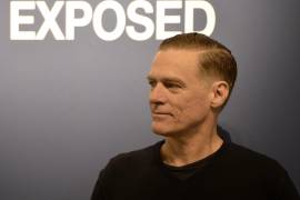 Bryan Adams dio positivo en una prueba de COVID-19 a su llegada al aeropuerto de Malpensa, en Milán. AP/Martin Meissner