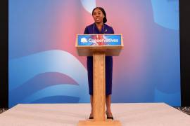 La nueva líder del Partido Conservador, Kemi Badenoch, pronuncia un discurso tras el anuncio del nuevo líder del partido en Londres, Gran Bretaña.