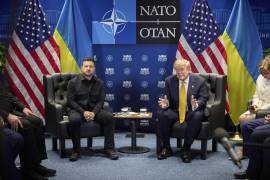 El presidente ucraniano Volodymyr Zelensky con el mandario estadounidense Donald Trump en el marco de la Cumbre de la OTAN de 2026 en Ankara.