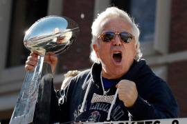 Robert Kraft, dueño de los Patriots de Nueva Inglaterra, no fue incluido en la Clase 2026 del Pro Football Hall of Fame tras no reunir los votos requeridos.