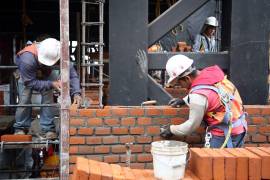 La construcción fue el sector que registró la mayor disminución, con una contracción mensual de 2.1%, ligando tres meses a la baja. FOTO: