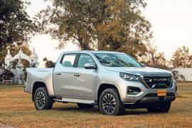 El diseño frontal mantiene la identidad contundente de la marca, con parrilla y ópticas que evocan a la Ram 1500.