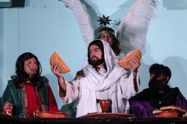 En el marco de la 180 presentación de la Semana Santa en Iztapalapa se llevó a cabo la cena del Jueves Santo en la Macroplaza de la alcaldía.