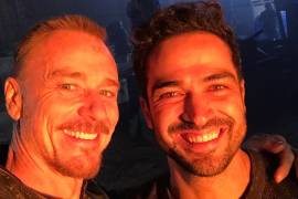 Alfonso Herrera comparte con selfie inicio del rodaje de “El Exorcista”