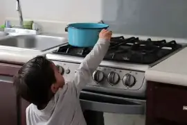 Durante la temporada vacacional, se incrementa el riesgo de incidentes domésticos, principalmente por la presencia de menores en el hogar sin supervisión constante de un adulto.