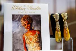 Objetos de Whitney Houston reúnen 525 mil dólares en subasta