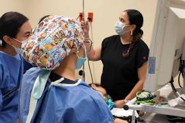 Médicas y médicos anestesiólogos del IMSS Coahuila desempeñan un rol crucial en la reducción de riesgos y el cuidado continuo del paciente quirúrgico.