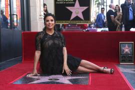 Eva Longoria devela su estrella en Hollywood