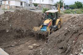 Retiraron tierra y escombro del arroyo para favorecer el flujo del agua.