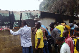 28 niños mueren por un incendio en una escuela en Liberia