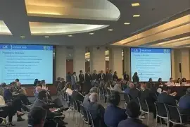 El comité reúne a alcaldes, planificadores de transporte y líderes regionales.