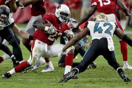 Cardinals colocaron en la lista de lesionados a Adrian Peterson