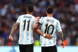La AFA había establecido un minuto de aplausos en el minuto 10 para homenajear a Lionel Messi tras su adiós a la Selección, pero en el Gigante de Arroyito ocurrió lo inesperado.