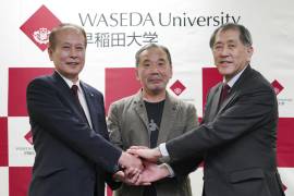 El escritor nipón Murakami dona sus manuscritos a una universidad de Tokio