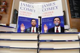 Vende James Comey 600 mil ejemplares de &quot;A Higher Loyalty&quot; en la primera semana